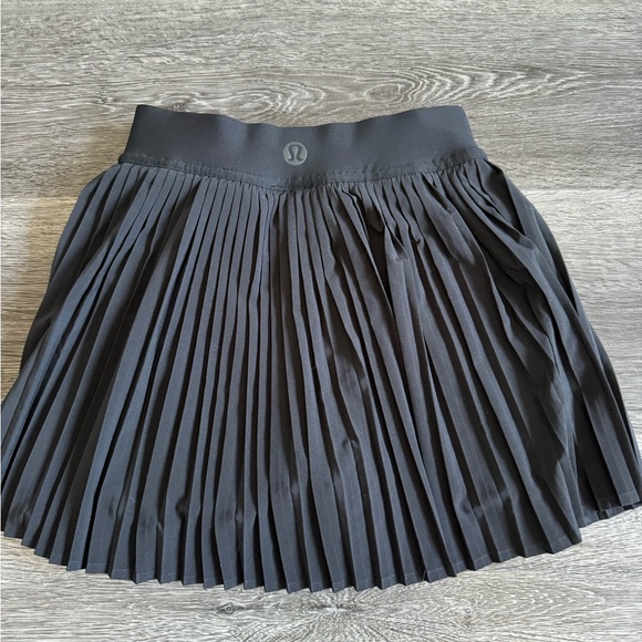 Luluemon Varsity High Rise Pleated Skirt - Picture 5 of 5